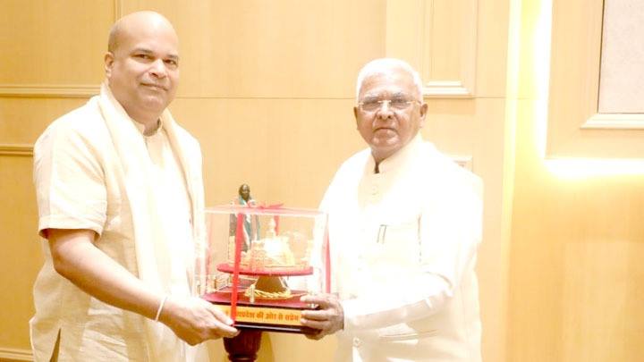 राज्यपाल श्री पटेल से श्रीलंका के भारतीय उच्चायुक्त श्री मोरागोडा ने सौजन्य भेंट